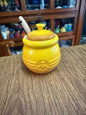 Le Creuset Yellow Ceramic Honey Pot with Wooden Dipper. New with sticker